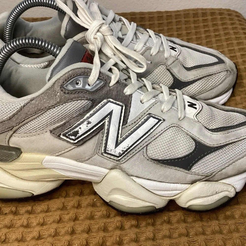 New Balance 9060 Mens 8.5 Rain Cloud Grey Gray White Castle Rock Suede U9060GRY